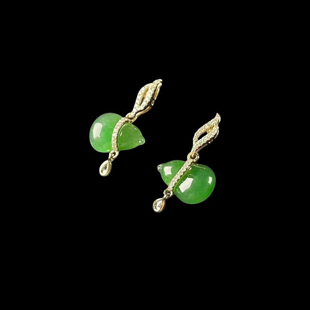 green earrings